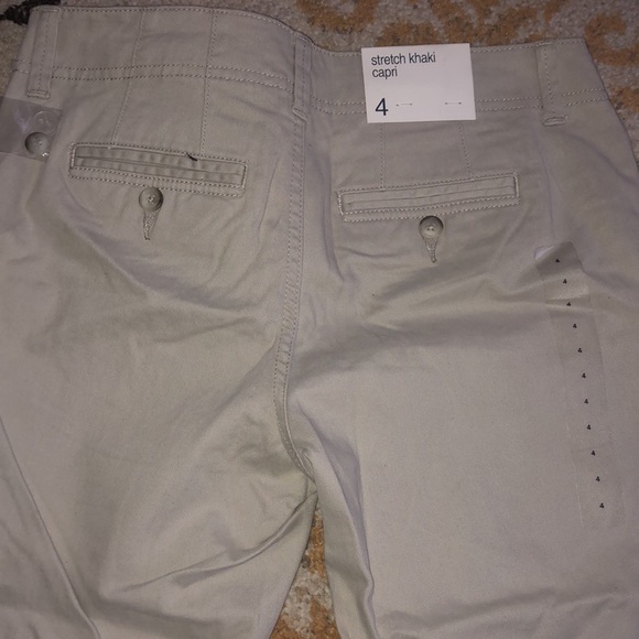 Gap stretch khaki capris - Picture 5 of 5